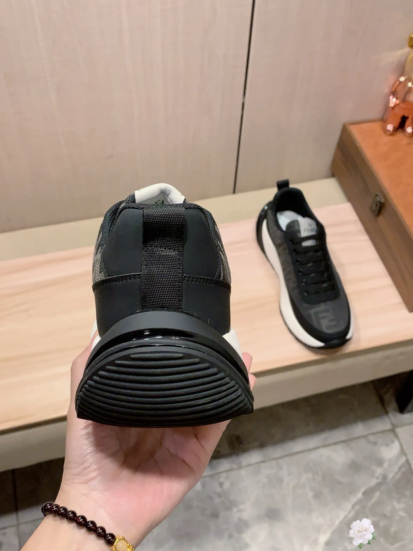 Men's men's shoes💰460💰💰🎩🎩[Lightning][Lightning] "FENDI*" The latest and most popular casual shoes, top brand [Seduce] luxury~purchase, top~quality. [Strong] The upper is made of imported breathable cowhide with material ➕ breathable sheepskin feet (•) and fine workmanship. The original stylish and stylish soft rubber wear-resistant and non-slip outsole is light and comfortable on the feet. The real thing looks better when photographed. 305: code: 38-44, 2️⃣ colors selected